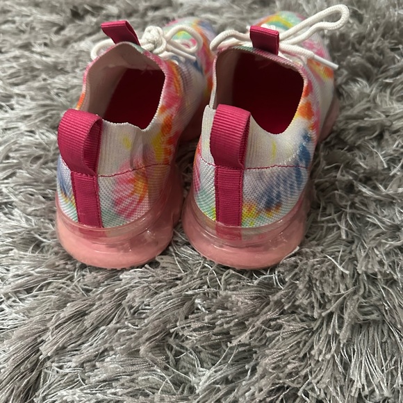 Sneakers - Picture 6 of 10